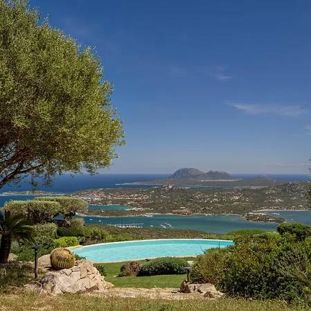 Вилла Panoramica Vista Mare-privacy Con Piscina Cugnana Verde