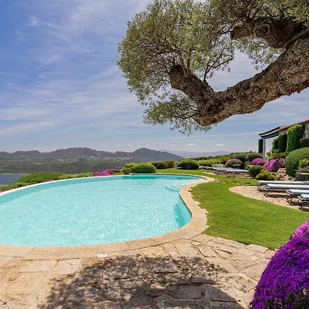 빌라 Panoramica Vista Mare-privacy Con Piscina