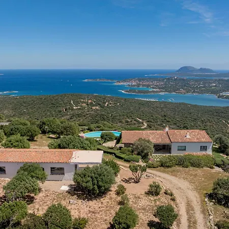 Вилла Panoramica Vista Mare-privacy Con Piscina Cugnana Verde