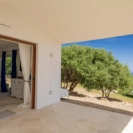 Villa Panoramica Vista Mare-privacy Con Piscina Cugnana Verde