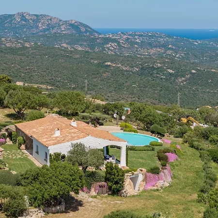 Villa Panoramica Vista Mare-privacy Con Piscina
