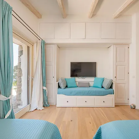 Вилла Panoramica Vista Mare-privacy Con Piscina Cugnana Verde
